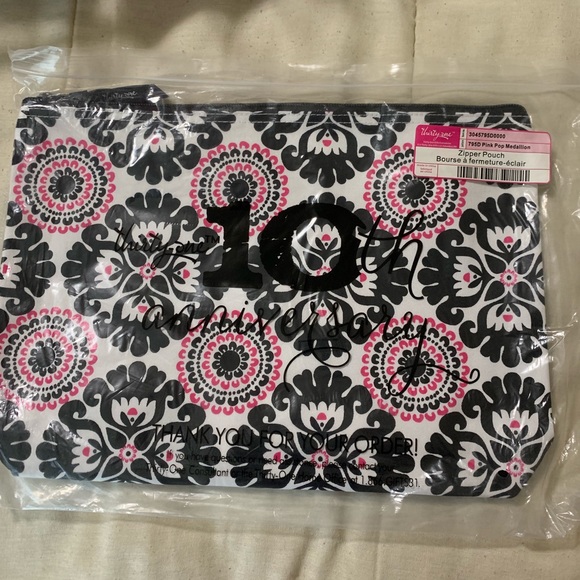 thirty-one Handbags - 🚫SOLD 🚫 Zipper Pouch from Thirty-One